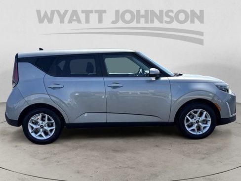 Used 2025 Kia Soul LX w/ LX Technology Package FWD image 6