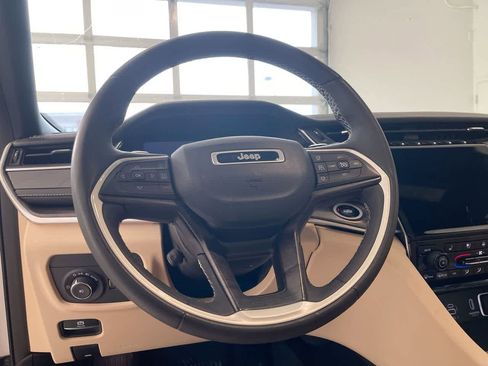 Used 2023 Jeep Grand Cherokee L Limited w/ Luxury Tech Group II image 14