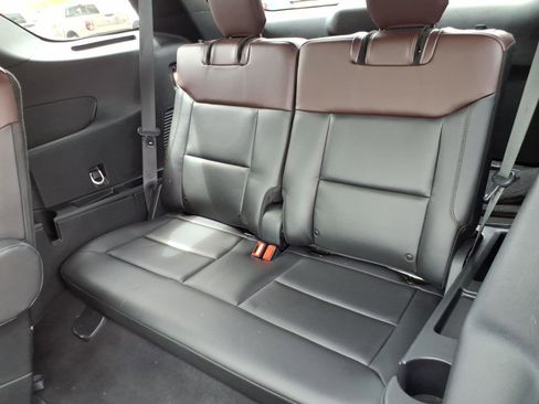 Used 2023 Ford Explorer Platinum w/ Technology Package AWD/4WD image 15