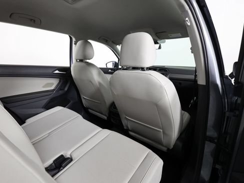 Used 2018 Volkswagen Tiguan SE AWD/4WD image 19