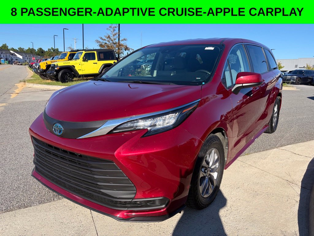 Used 2023 Toyota Sienna LE FWD image 1