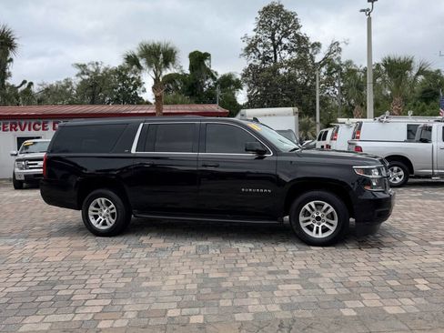 Used 2018 Chevrolet Suburban LT RWD image 3