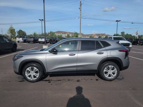Used 2024 Chevrolet Trax LS w/ Driver Confidence Package FWD image 4