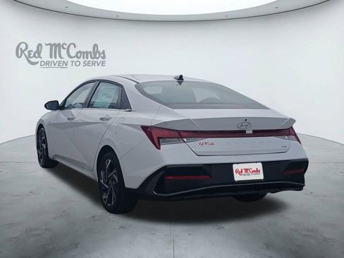 New 2025 Hyundai Elantra Limited FWD image 3