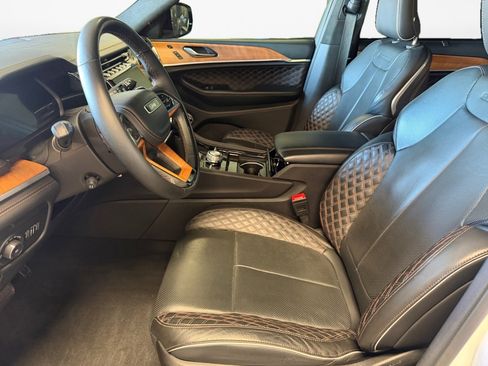 Used 2023 Jeep Grand Cherokee L Summit AWD/4WD image 11