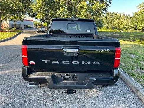 Used 2025 Toyota Tacoma Limited AWD/4WD image 5