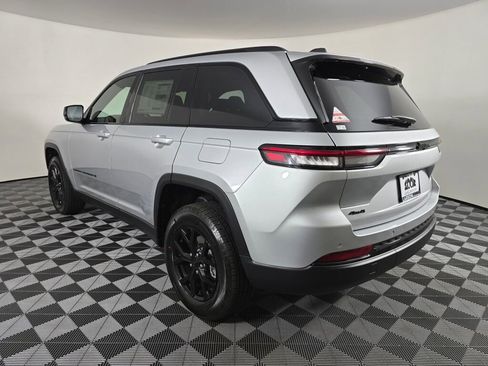 New 2025 Jeep Grand Cherokee Altitude image 6