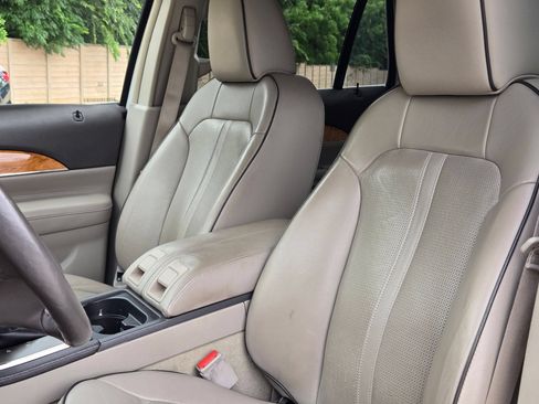 Used 2012 Lincoln MKX FWD image 13