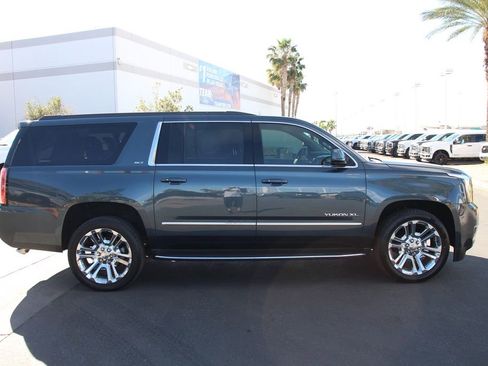 Used 2020 GMC Yukon XL SLT w/ Premium Edition image 9