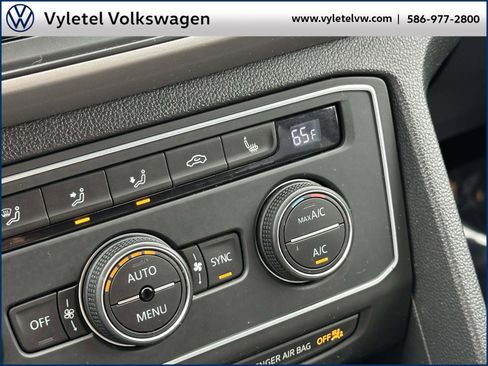 Used 2020 Volkswagen Atlas Cross Sport SE image 28