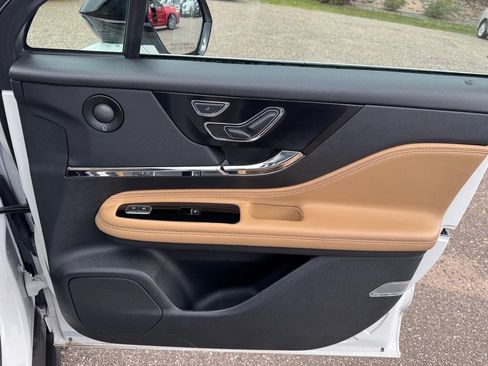 Used 2021 Lincoln Corsair Reserve image 34