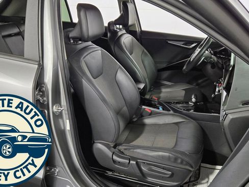 Used 2023 Kia Niro EX image 32