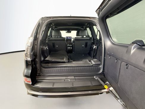 Used 2023 Lexus GX 460 Luxury w/ Sport Design Package AWD/4WD image 15
