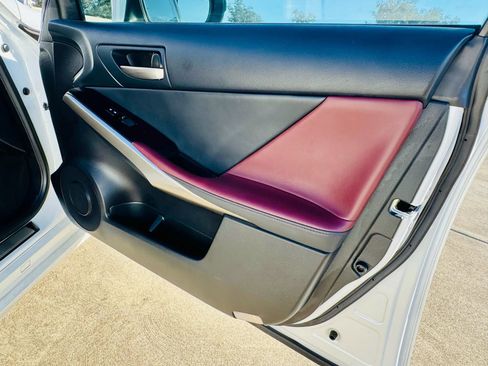 Used 2020 Lexus IS 300 w/ Premium Package image 31