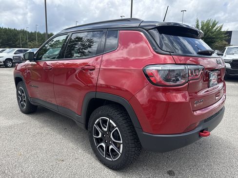 Used 2025 Jeep Compass Trailhawk AWD/4WD image 5