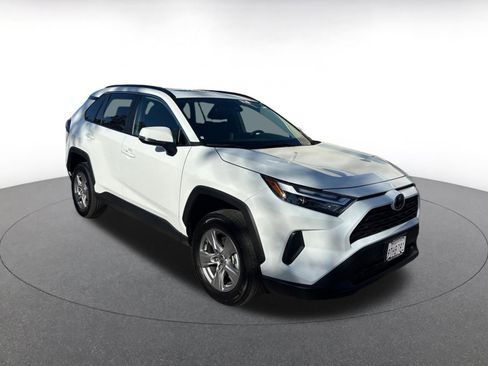 Used 2025 Toyota RAV4 XLE image 2