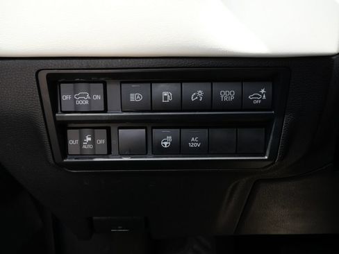 Used 2024 Toyota Sequoia Capstone AWD/4WD image 27