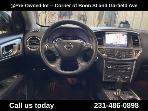 Used 2020 Nissan Pathfinder SL AWD/4WD image 17