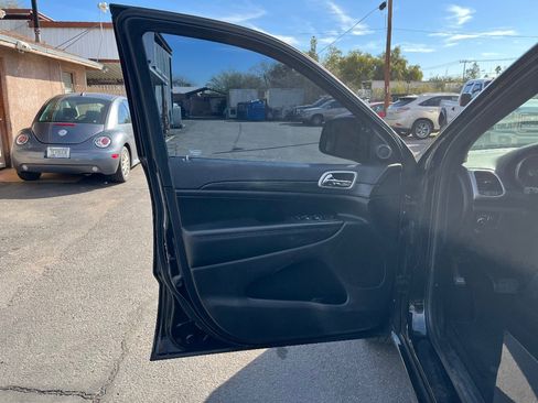 Used 2019 Jeep Grand Cherokee Altitude image 12