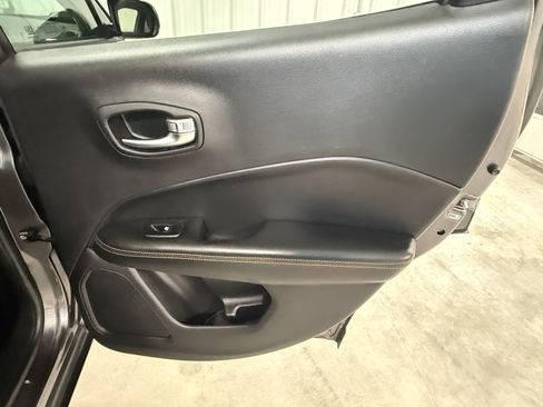 Used 2019 Jeep Compass Limited AWD/4WD image 7