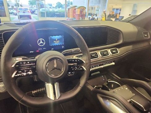 Used 2026 Mercedes-Benz GLS 580 4MATIC image 11