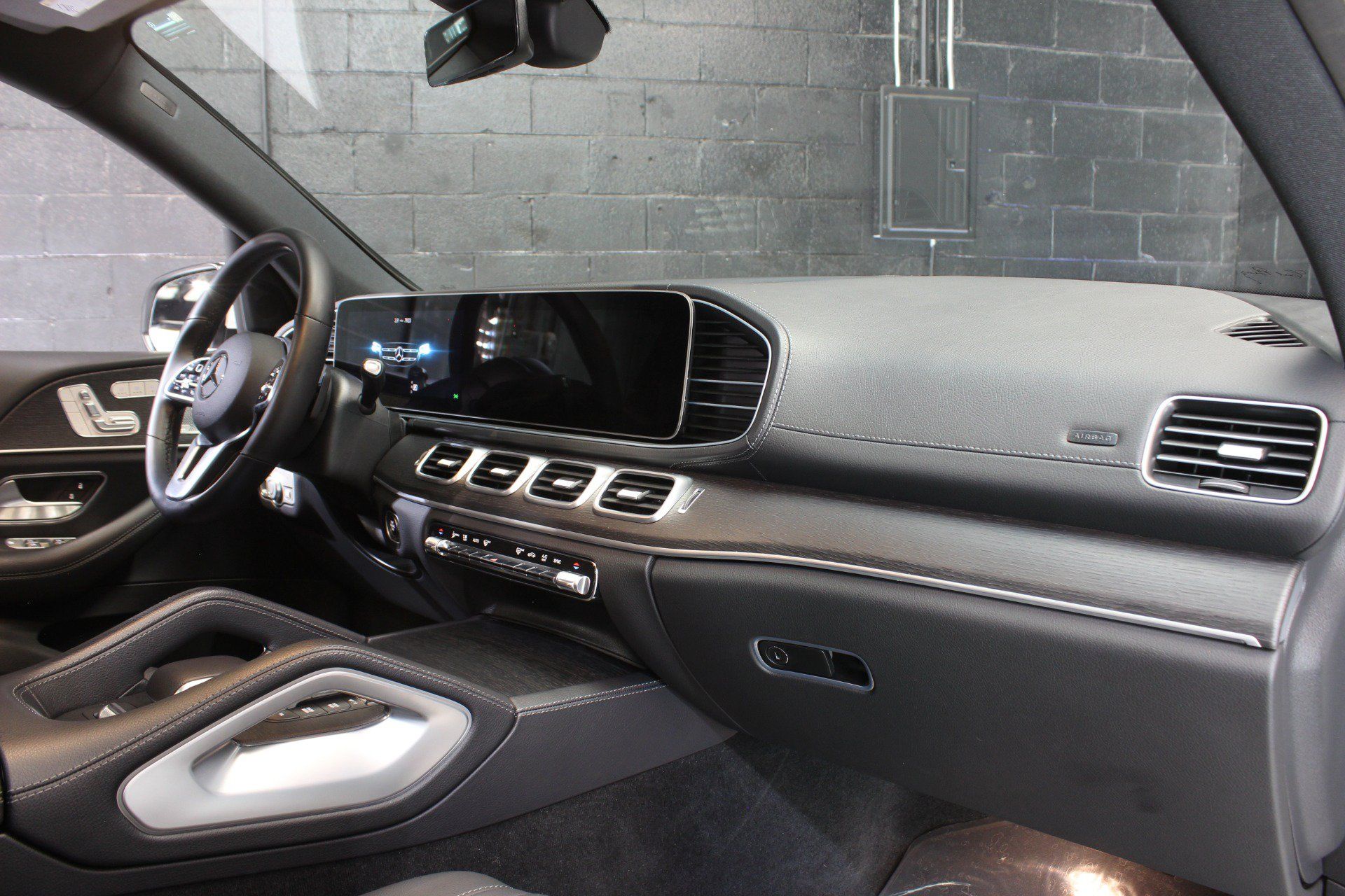 Used 2023 Mercedes-Benz GLS 450 4MATIC image 53
