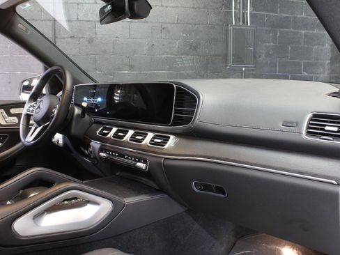 Used 2023 Mercedes-Benz GLS 450 4MATIC image 53