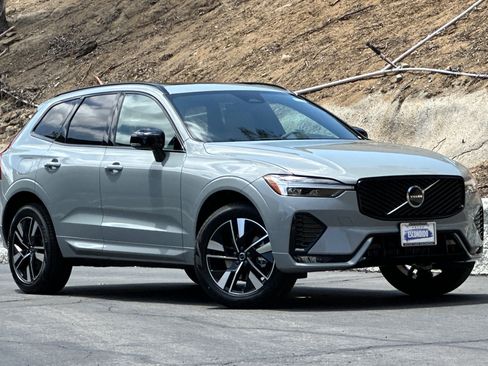New 2026 Volvo XC60 B5 Core AWD/4WD image 2
