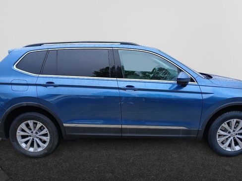Used 2018 Volkswagen Tiguan SE w/ Panoramic Sunroof Package FWD image 5
