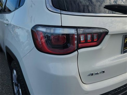 Used 2018 Jeep Compass Limited image 11
