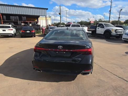 Used 2019 Toyota Avalon Limited image 5