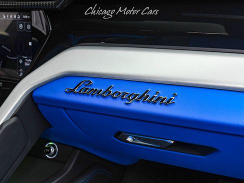 Used 2022 Lamborghini Urus image 26
