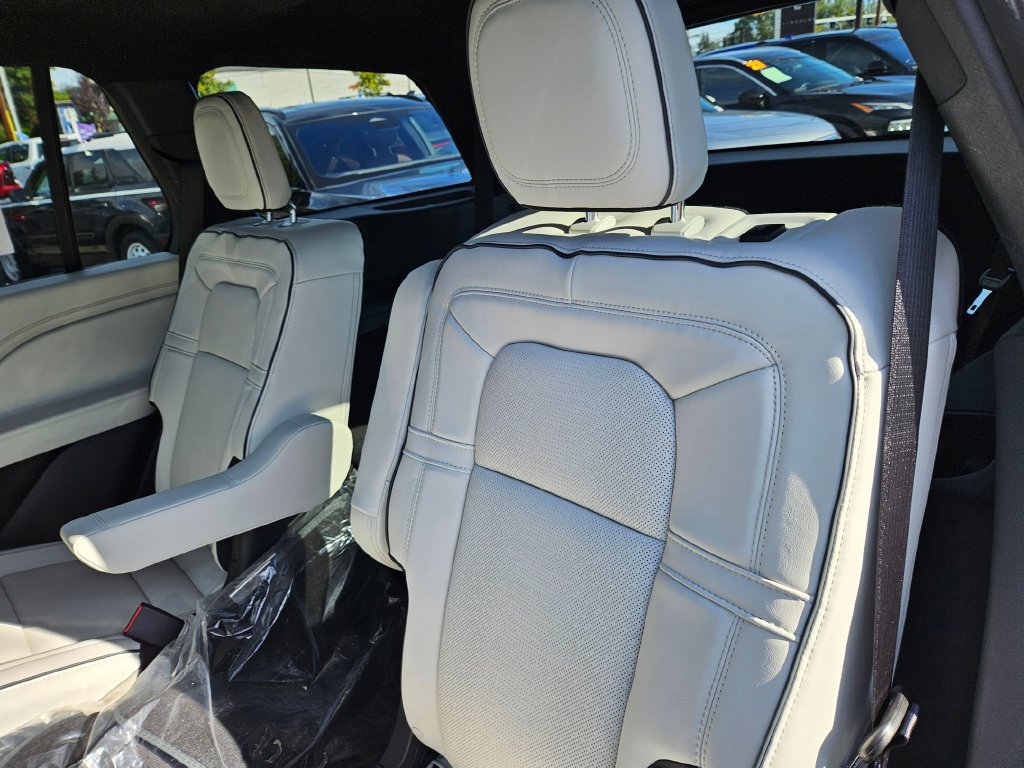 New 2027 Lincoln Navigator Reserve AWD/4WD image 13