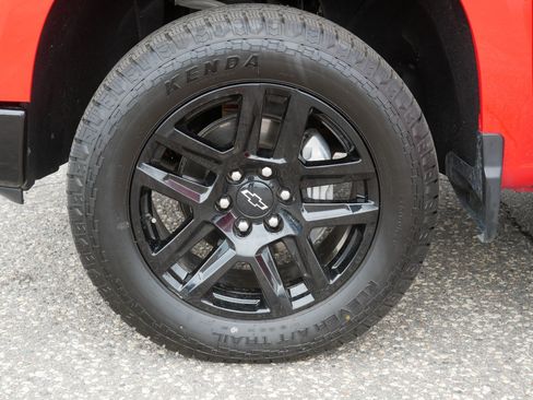 Certified 2024 Chevrolet Silverado 1500 Custom Trail Boss w/ Turbomax Blackout Package AWD/4WD image 15