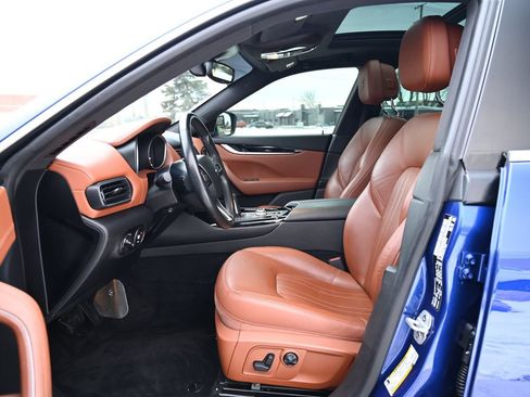 Used 2020 Maserati Levante image 17