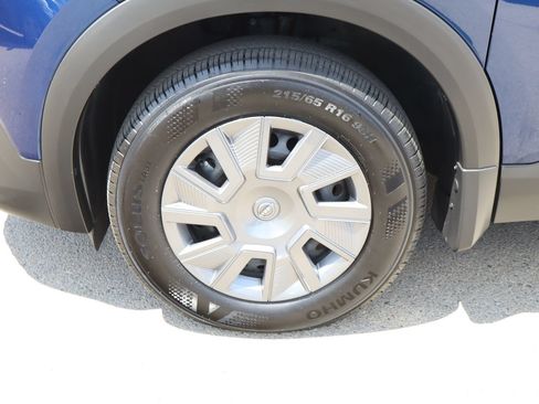 Used 2025 Nissan Kicks S FWD image 14