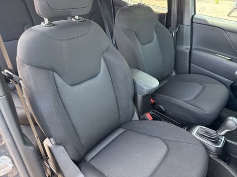 Used 2023 Jeep Renegade Latitude AWD/4WD image 27