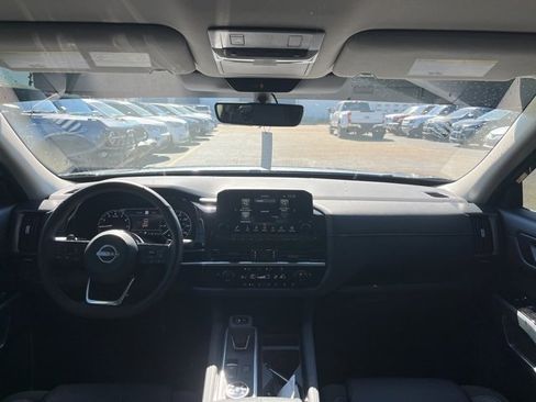Used 2025 Nissan Pathfinder SL image 11