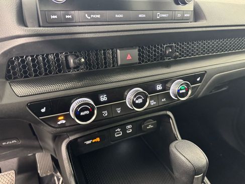 Used 2025 Honda CR-V EX image 16