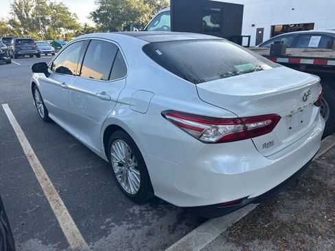 Used 2018 Toyota Camry XLE image 4