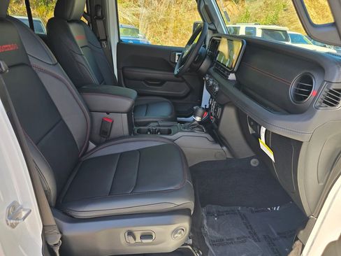 New 2026 Jeep Wrangler Unlimited Rubicon AWD/4WD image 26