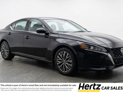 Used 2025 Nissan Altima 2.5 SV image 1