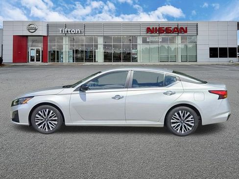 Used 2025 Nissan Altima 2.5 SV FWD image 7
