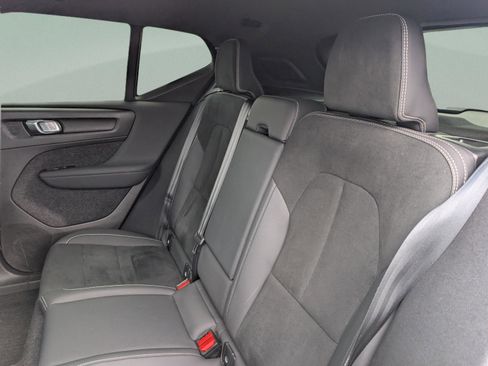 Used 2023 Volvo XC40 Recharge Ultimate w/ Protection Package Premier image 16