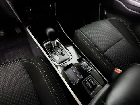 Used 2020 Mitsubishi Outlander ES image 27