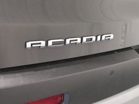 Used 2023 GMC Acadia SLE w/ Driver Convenience Package image 16