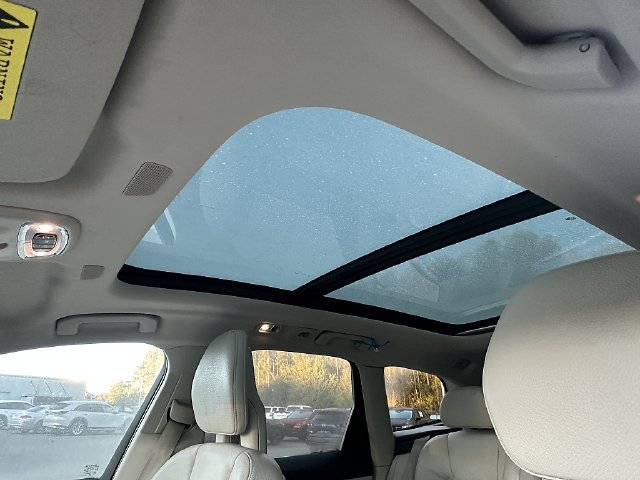 Used 2018 Volvo XC60 T5 Momentum w/ Vision Package AWD/4WD image 11