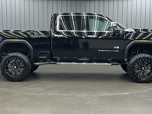 Used 2025 GMC Sierra 3500 Denali image 6