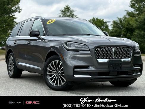 Used 2023 Lincoln Aviator AWD w/ Premium Package image 2
