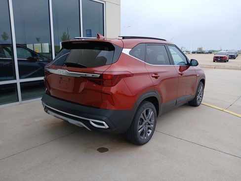 Used 2023 Kia Seltos S AWD/4WD image 6